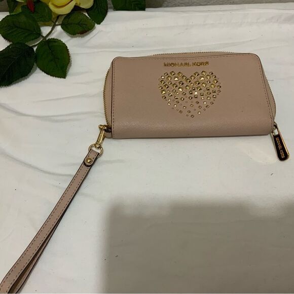 Michael Kors  Pink Studded heart  Design Zip Around Leather Wallet - Picture 1 of 11